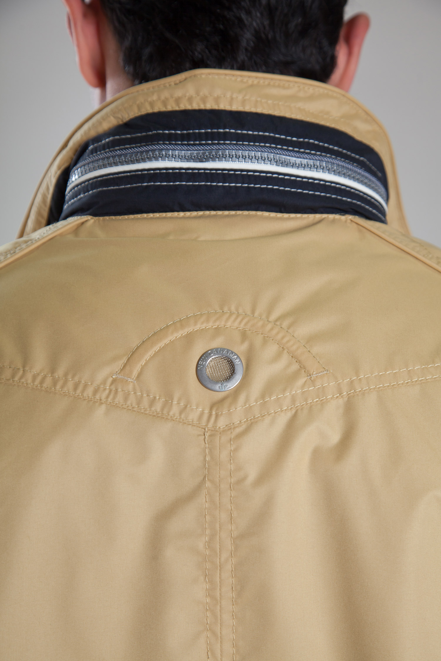 Abrigo, Parkas y Chalecos Finos, 107500, MOSTAZA | Zoom