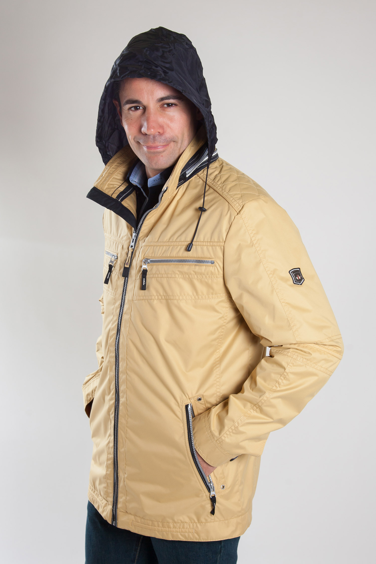 Abrigo, Parkas y Chalecos Finos, 107500, MOSTAZA | Zoom